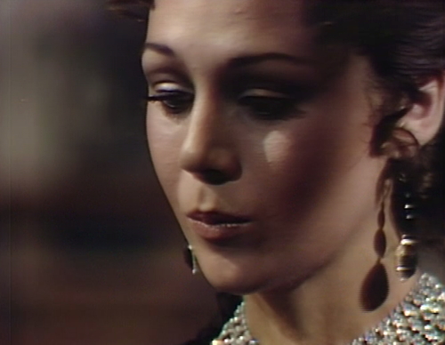 853 dark shadows kitty moue