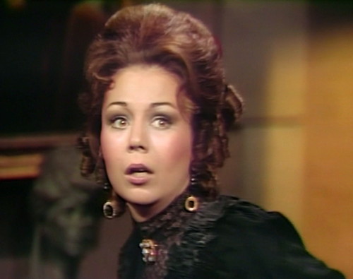 870 dark shadows kitty face