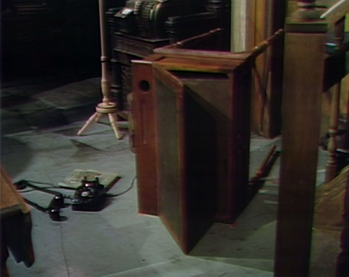 904 dark shadows desk