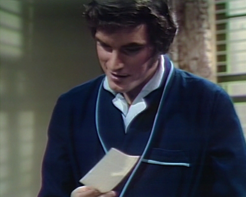 909 dark shadows quentin rent