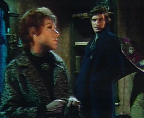 911 dark shadows julia quentin explain