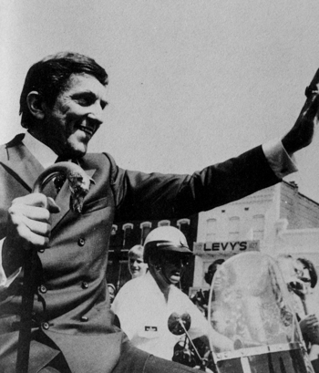 16 922 jonathan frid levy's