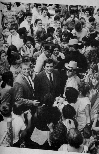 25 922 jonathan frid crowd 2