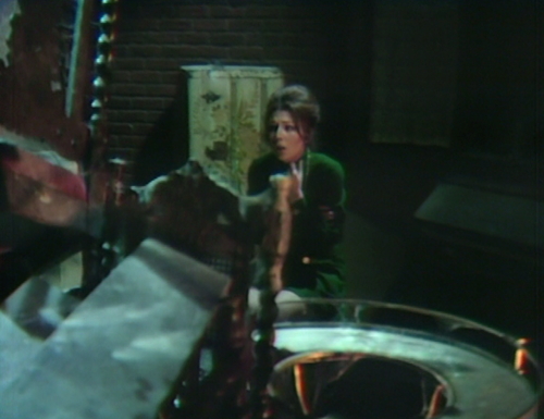 926-dark-shadows-maggie-trapped