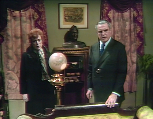 928-dark-shadows-julia-stokes-teleprompter