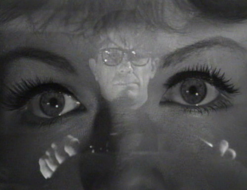 949-dark-shadows-guthrie-laura-crash