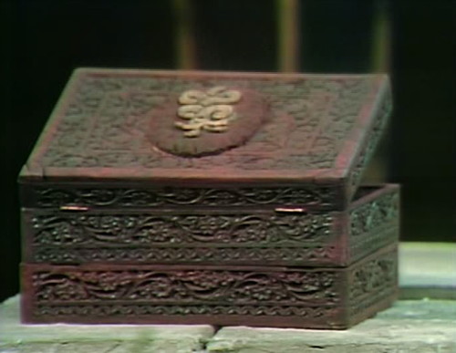 950-dark-shadows-mystery-box