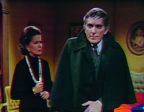 96-dark-shadows-liz-barnabas-happy