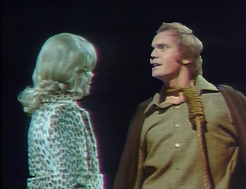 968-dark-shadows-angelique-peter-chromakey-fail