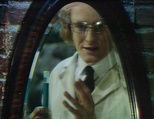 986-dark-shadows-cyrus-mirror