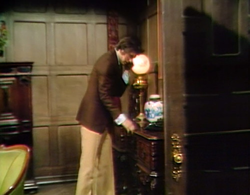 994-dark-shadows-quentin-phone