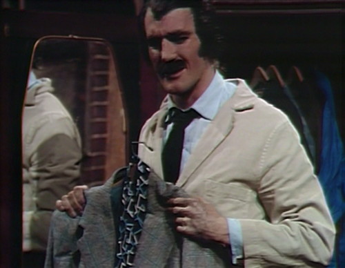 996-dark-shadows-yaeger-suit-mirror