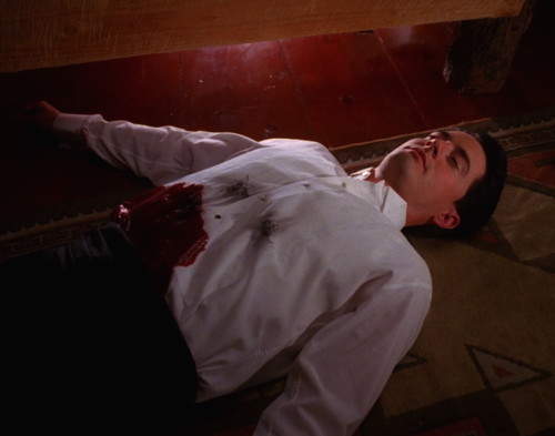 999-twin-peaks-cooper-bleeding