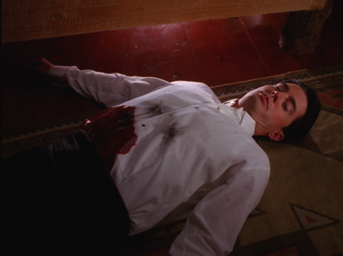 999-twin-peaks-cooper-table