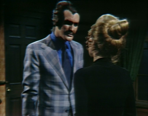 1002-dark-shadows-yaeger-buffie-kiss